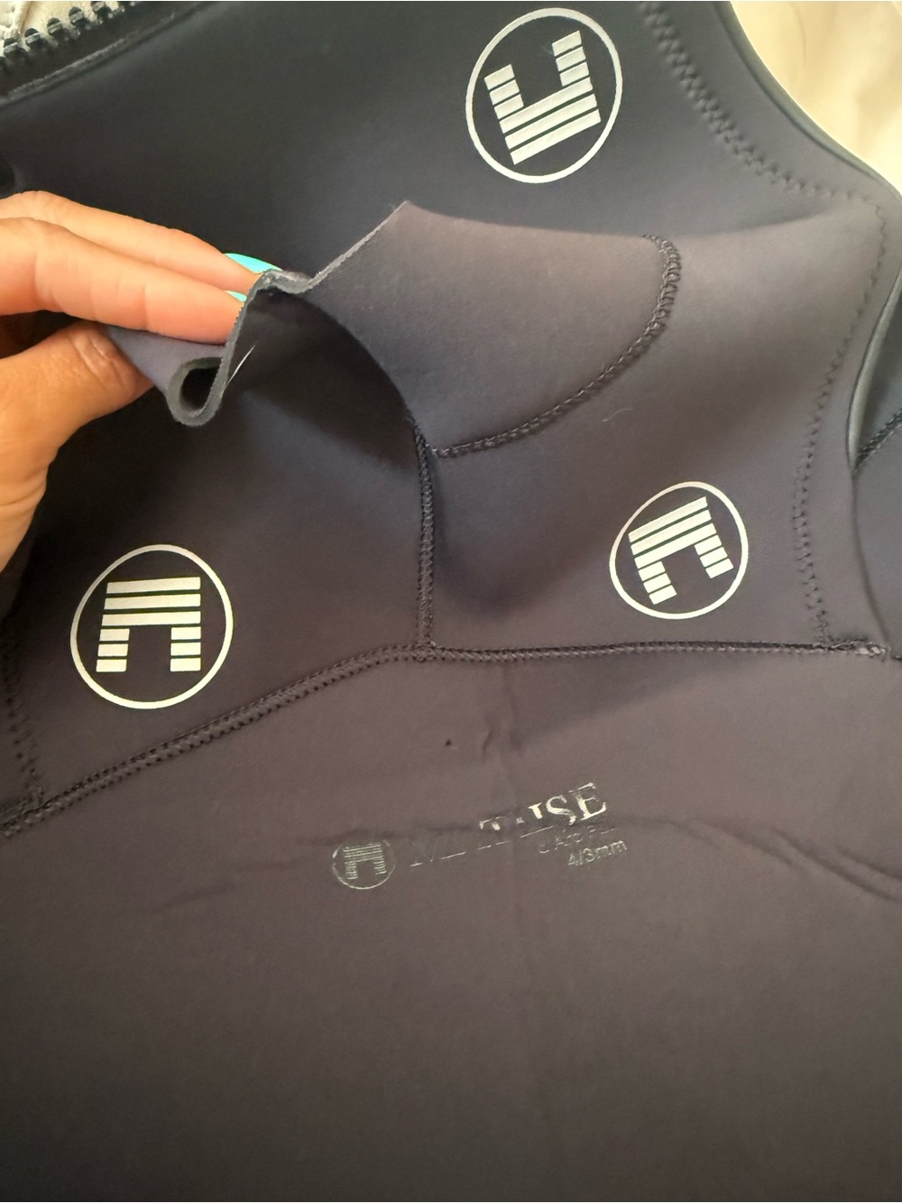 Matuse Tumo 4/3MM Hooded Wetsuit Size 10 - Picture 5 of 5